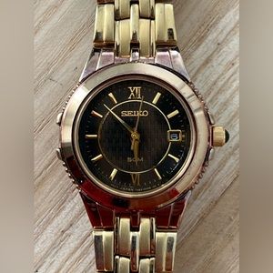 Seiko Rare Ladies Watch Gold-Tone Bracelet Case Hands Black Carbon Fiber Dial
